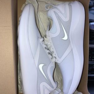 ✨Nike Lunarsolo shoes✨